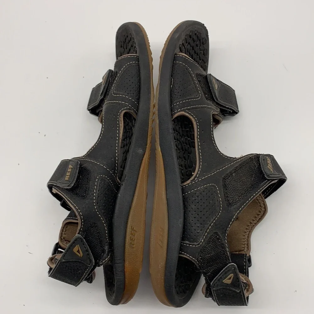 Reef Sandals with unique adjustable strap design